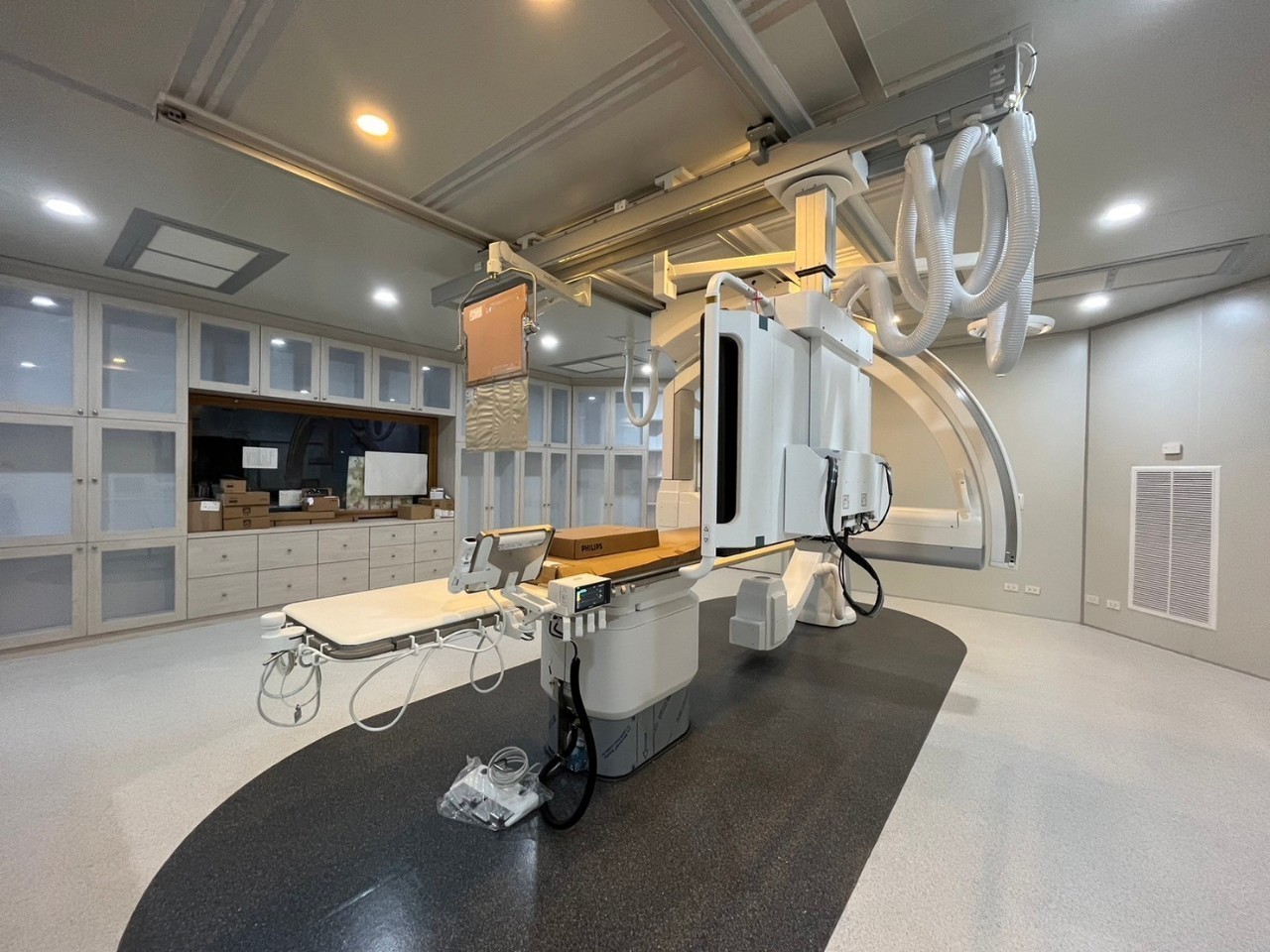 ปรับปรุงห้องปฏิบัติการตรวจหัวใจแรงดันบวก (Catheterization Laboratory) โรงพยาบาลภูมิพลอดุลยเดช
